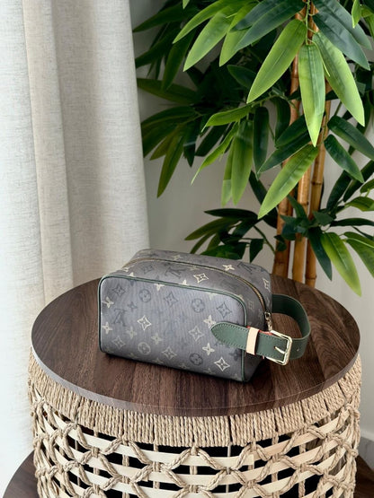 Louis Vuitton Pouch (VIP Quality)