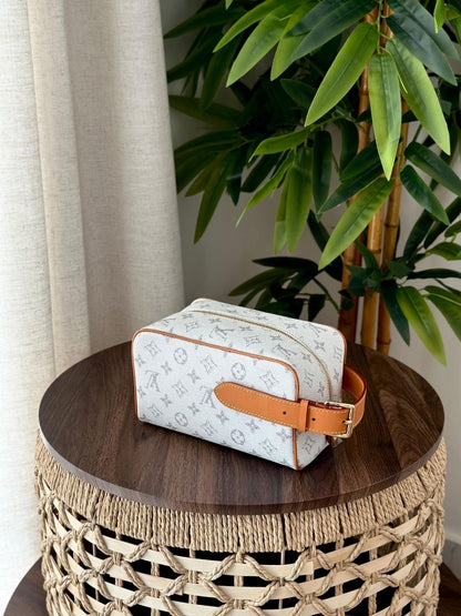 Louis Vuitton Pouch (VIP Quality)