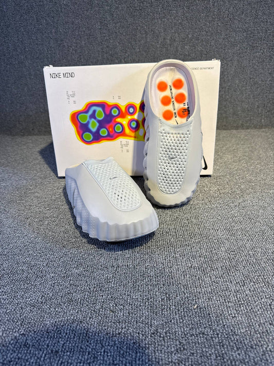 Nike Mind 001