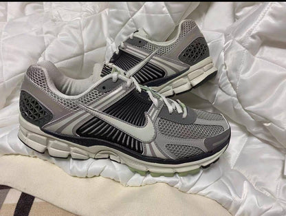 Nike Vomero 5