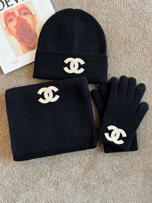 Chanel Set (scarf-Beanie-Gloves)