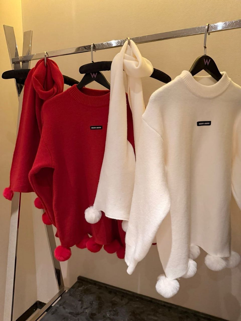 Miu Miu (Sweater-scarf)