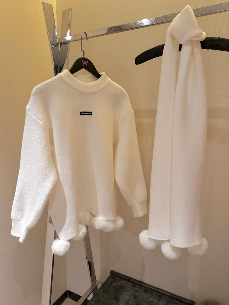 Miu Miu (Sweater-scarf)