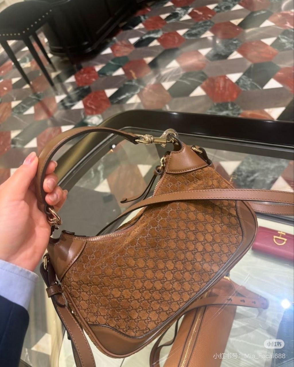Gucci Sling - HandBag
