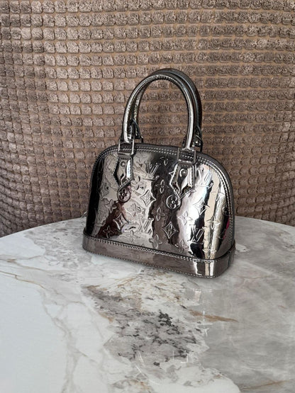 Louis Vuitton Handbag (Vip)