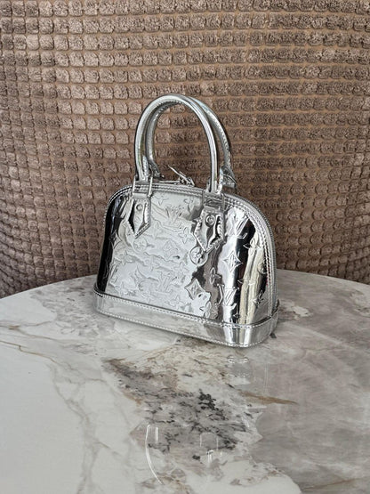 Louis Vuitton Handbag (Vip)