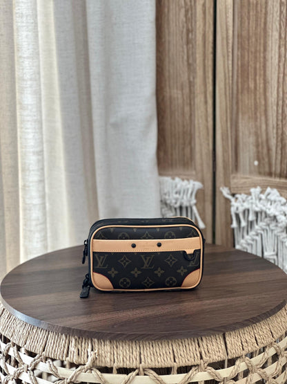 Louis Vuitton Messenger Bag