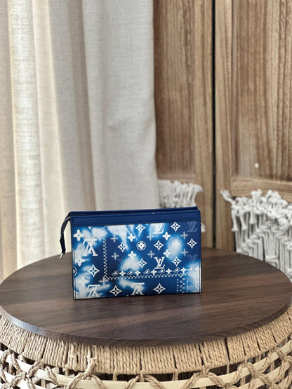 Louis Vuitton Messenger Bag