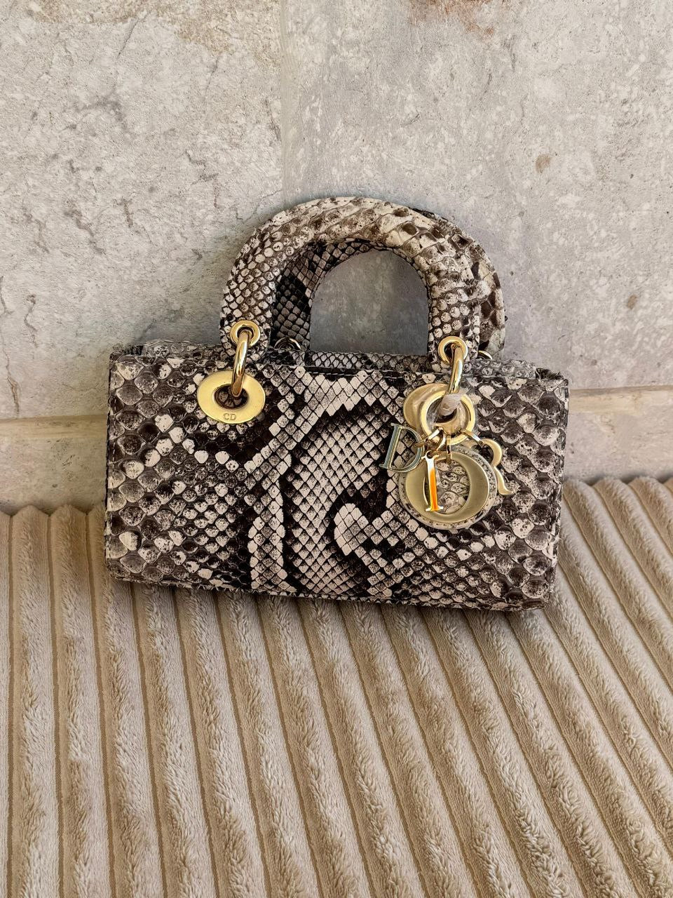 Dior HandBag (VIP Quality)