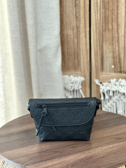 Louis Vuitton Messenger Bag