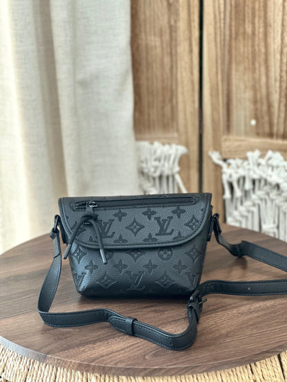 Louis Vuitton Messenger Bag