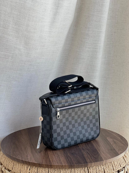 Louis Vuitton Messenger Bag