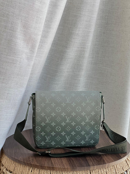 Louis Vuitton Messenger Bag