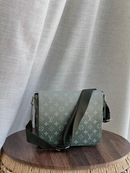 Louis Vuitton Messenger Bag
