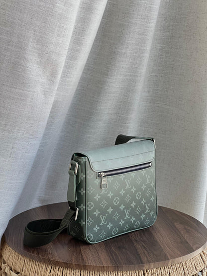 Louis Vuitton Messenger Bag