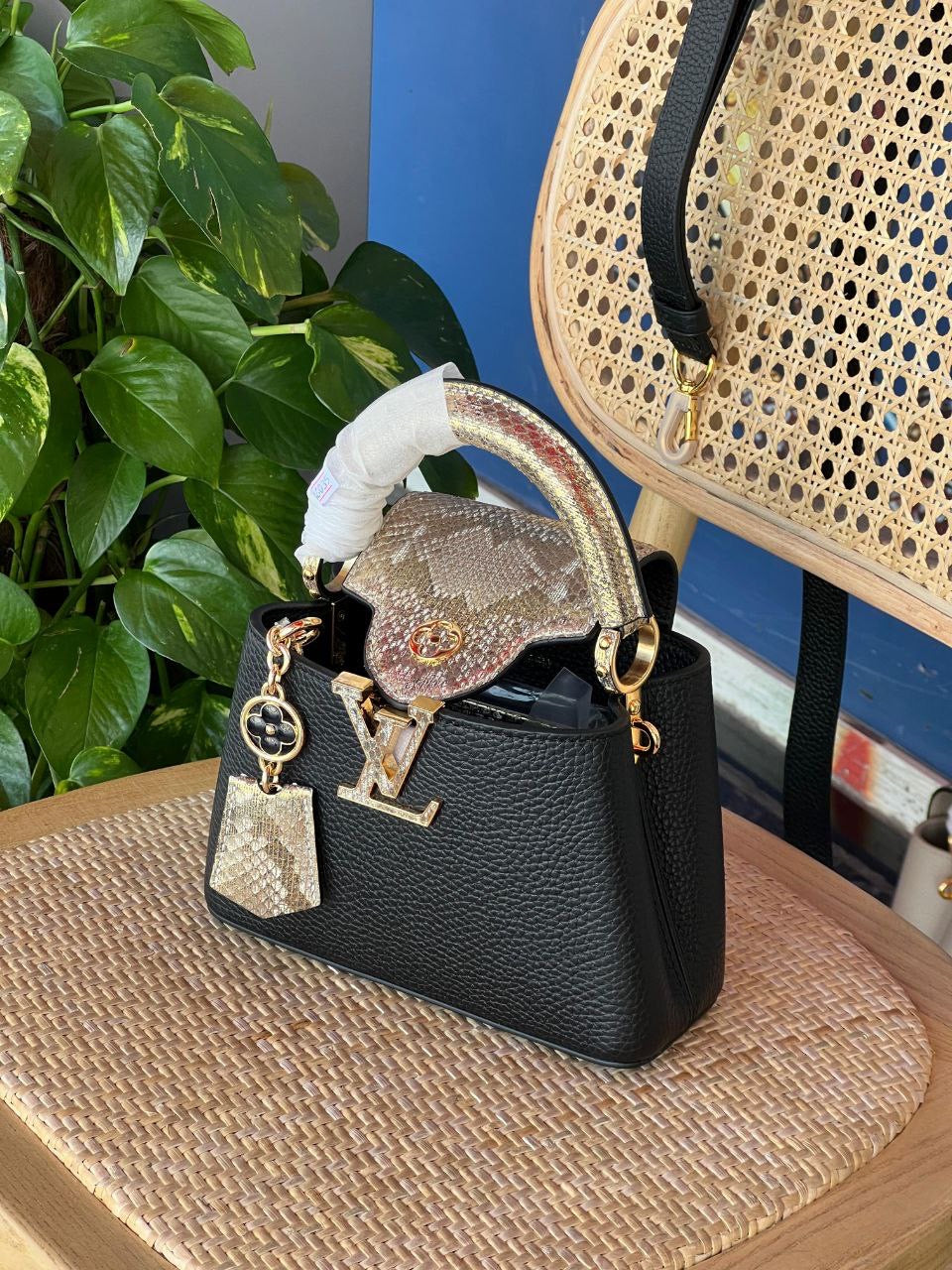 Louis Vuitton Sling Bag (Vip)