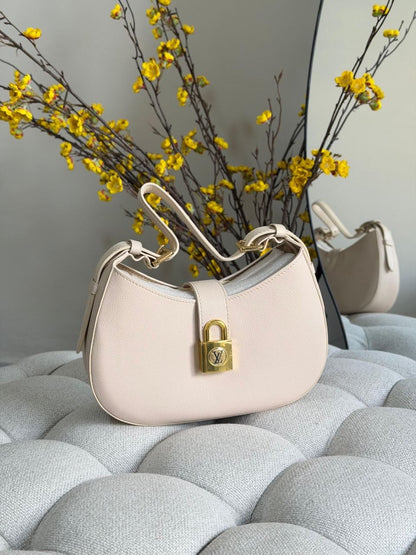 Louis Vuitton Shoulder Bag (Vip)