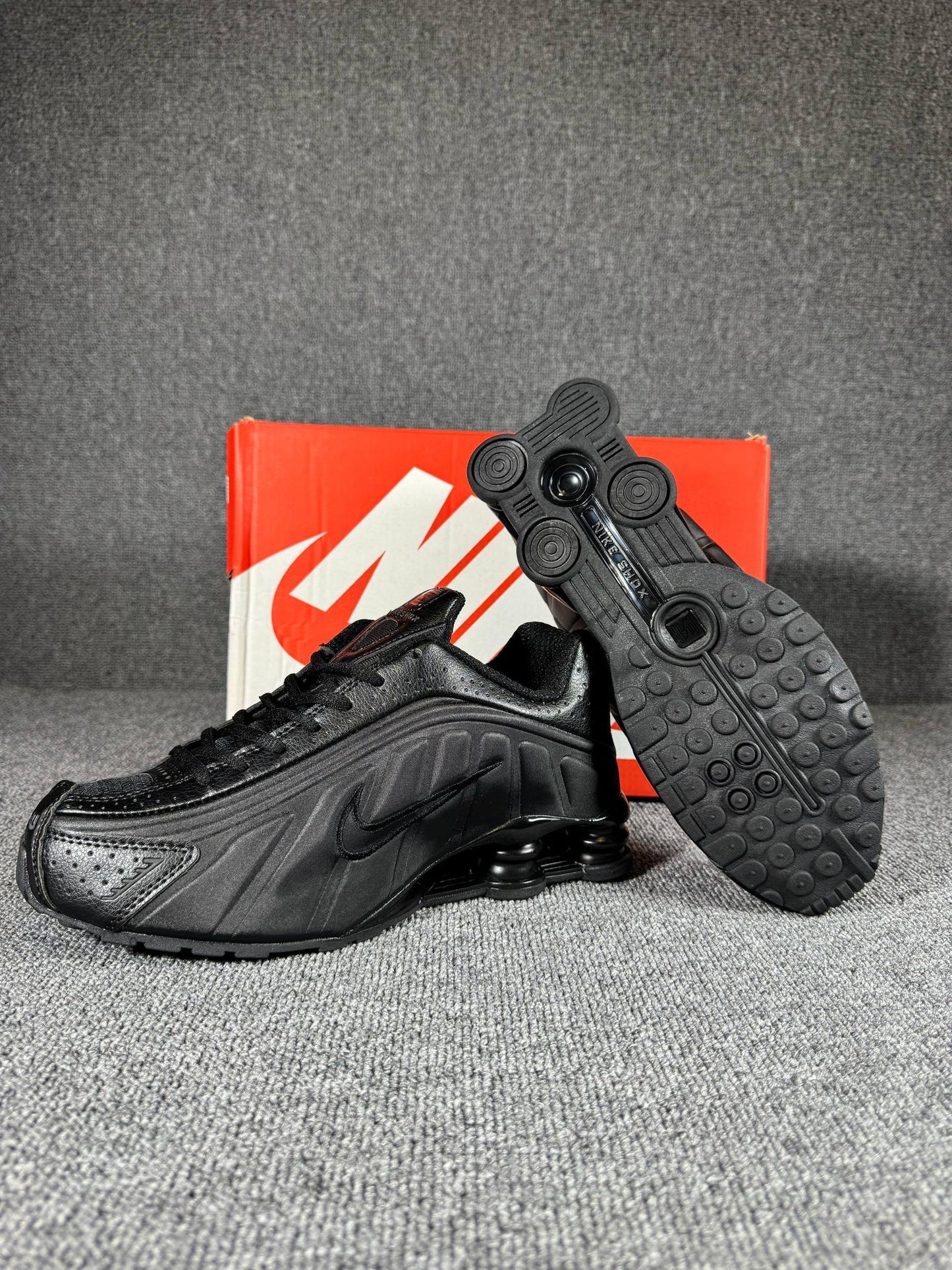 Nike Shox R4