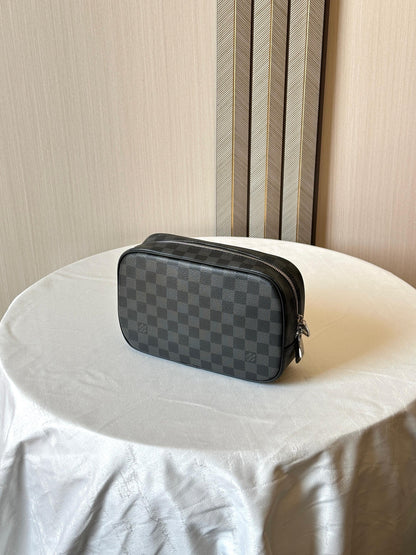 Louis Vuitton Pouch (VIP Quality)