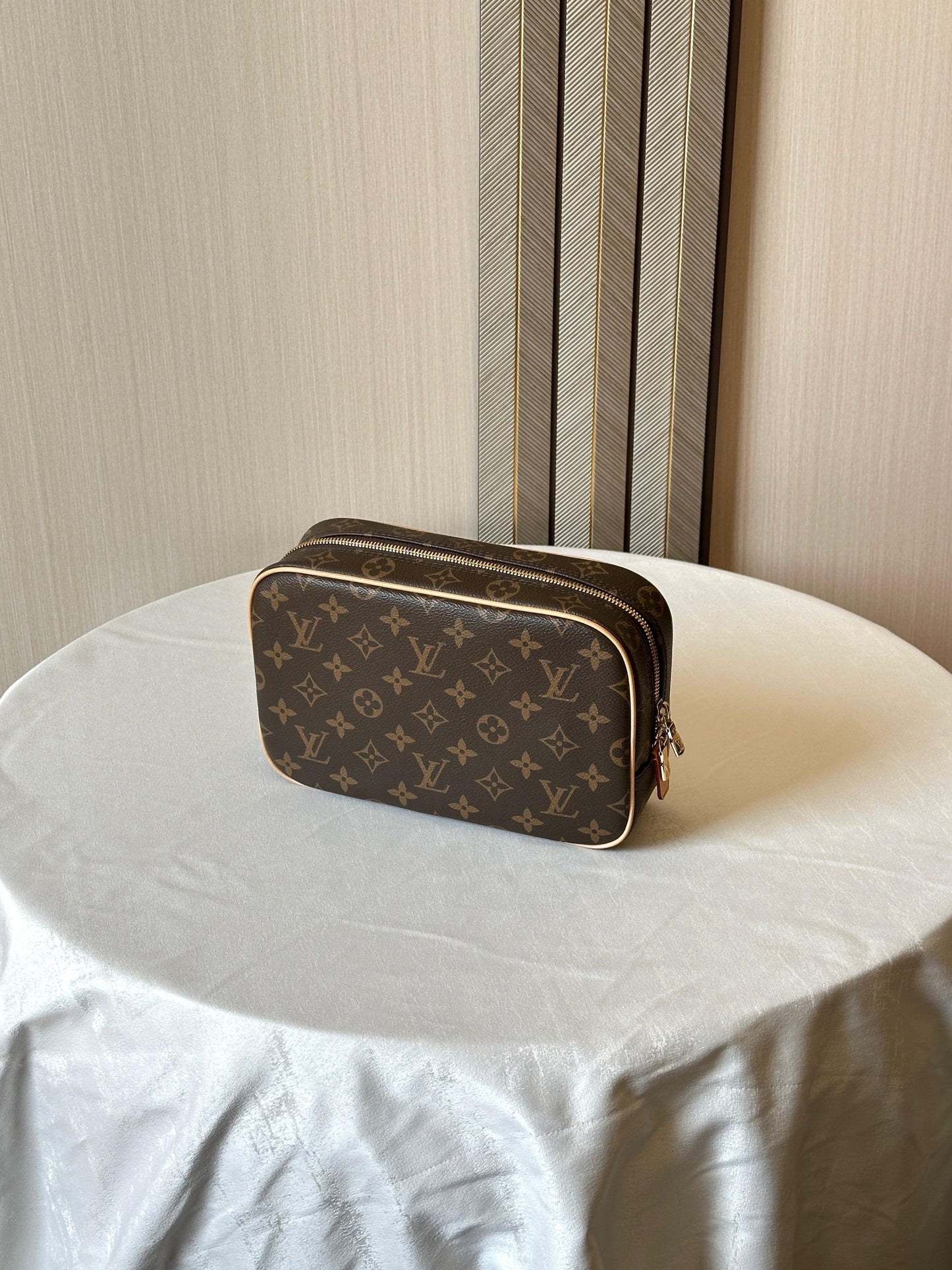 Louis Vuitton Pouch (VIP Quality)