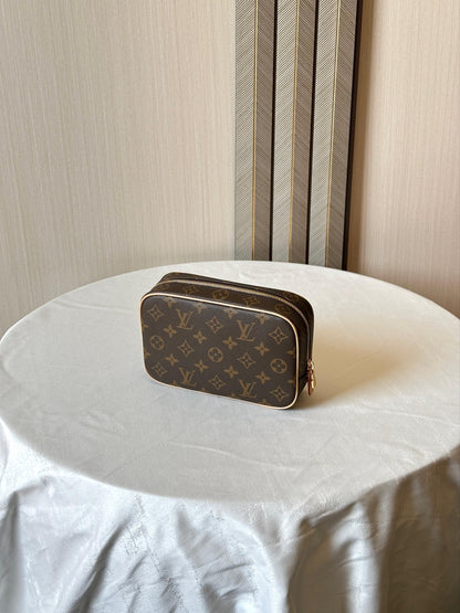 Louis Vuitton Pouch (VIP Quality)
