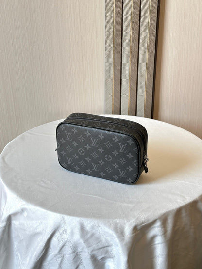 Louis Vuitton Pouch (VIP Quality)