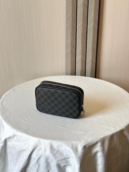 Louis Vuitton Pouch (VIP Quality)