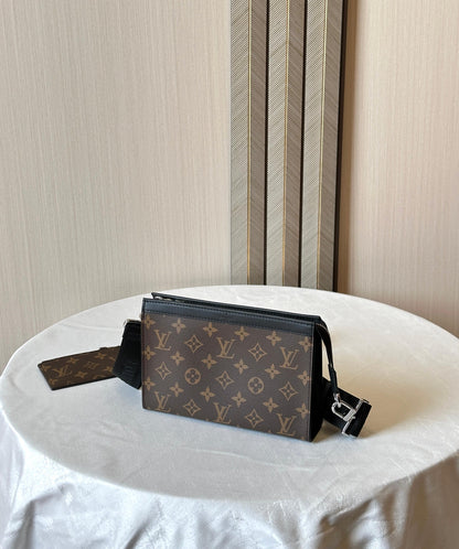 Louis Vuitton Messenger Bag (VIP Quality)