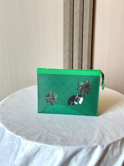 Louis Vuitton Clutch ( VIP Quality )
