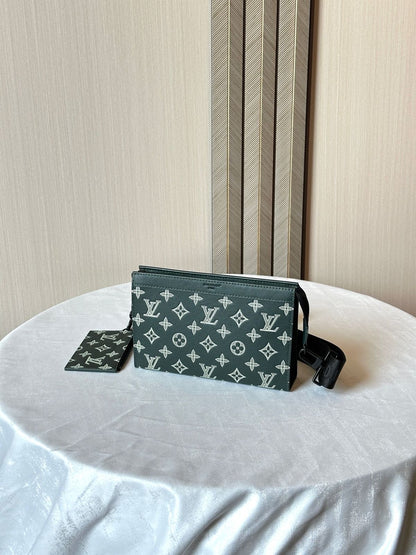 Louis Vuitton Messenger Bag (VIP Quality)