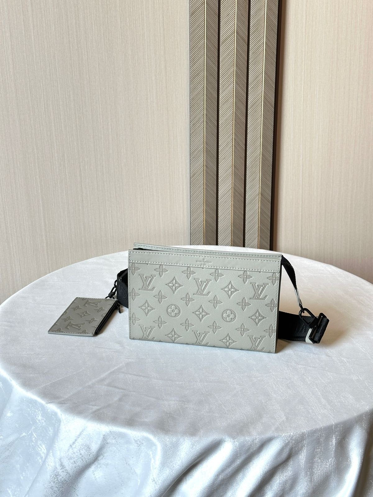 Louis Vuitton Messenger Bag (VIP Quality)