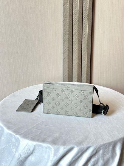 Louis Vuitton Messenger Bag (VIP Quality)