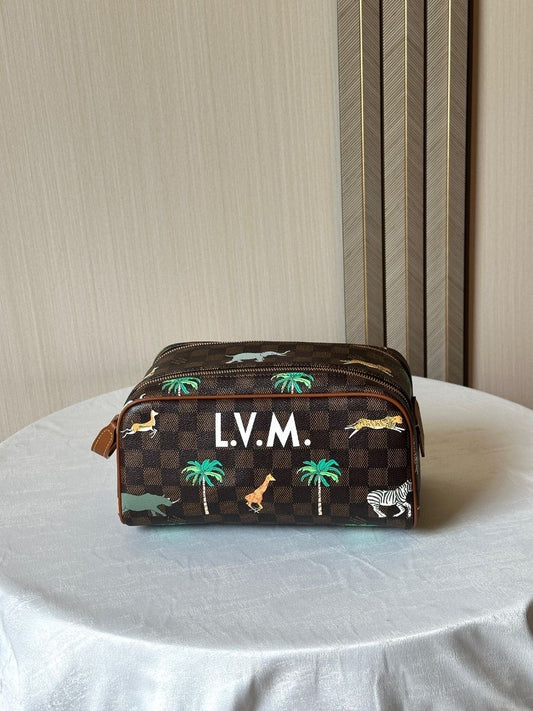 Louis Vuitton Pouch (VIP Quality)