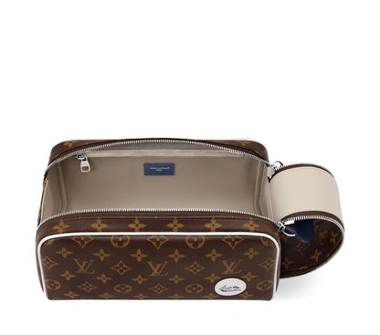 Louis Vuitton Clutch (VIP Quality)