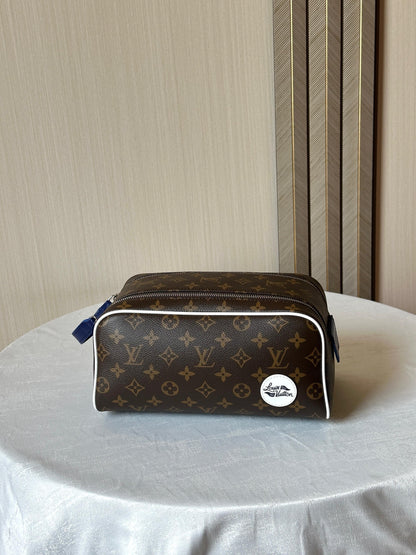 Louis Vuitton Clutch (VIP Quality)