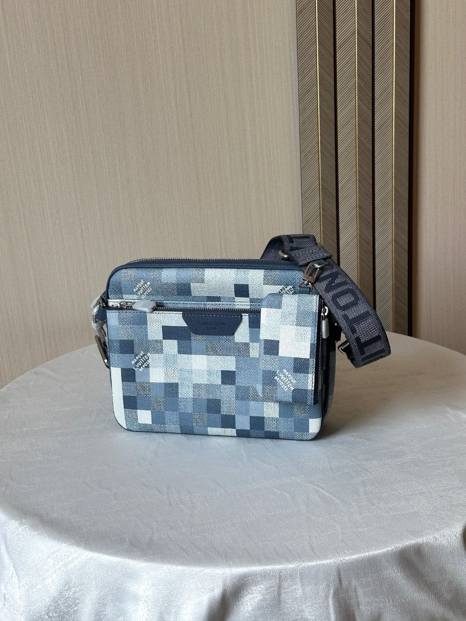 Louis Vuitton Messenger (VIP)