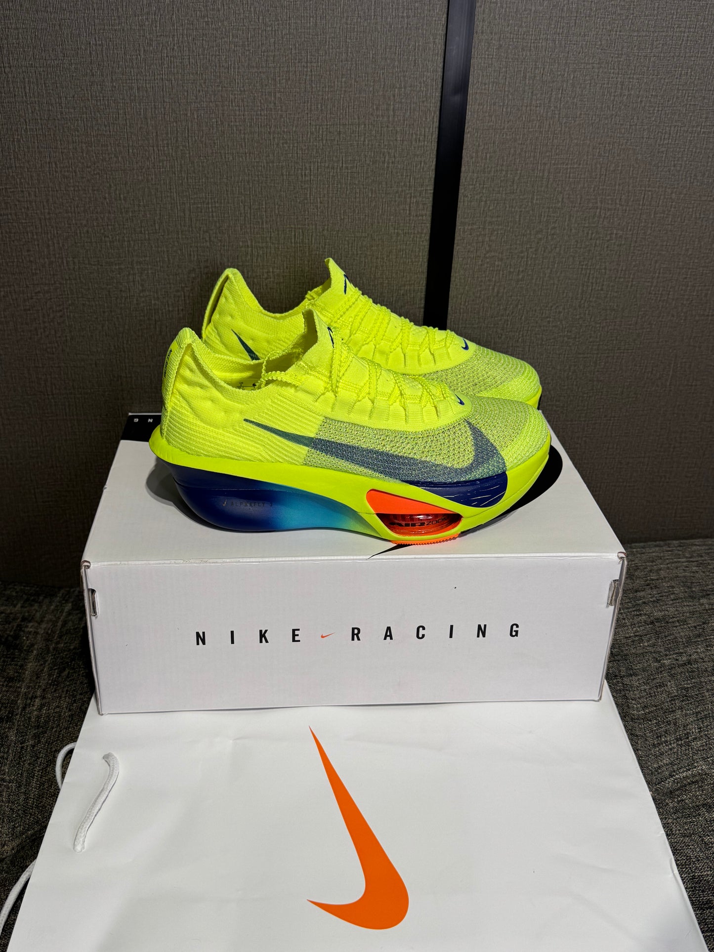 Nike Fly 3 Volt