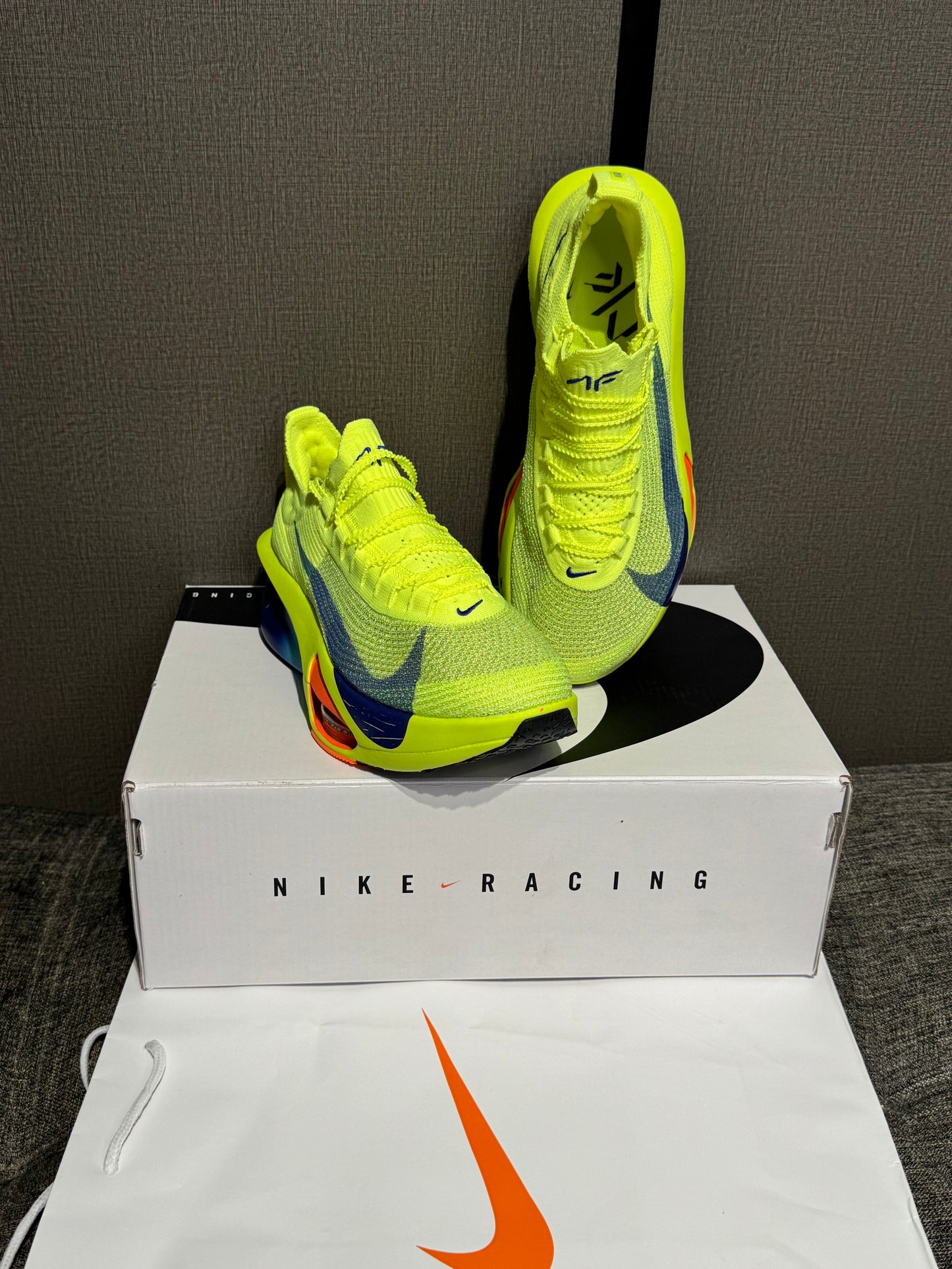 Nike Fly 3 Volt