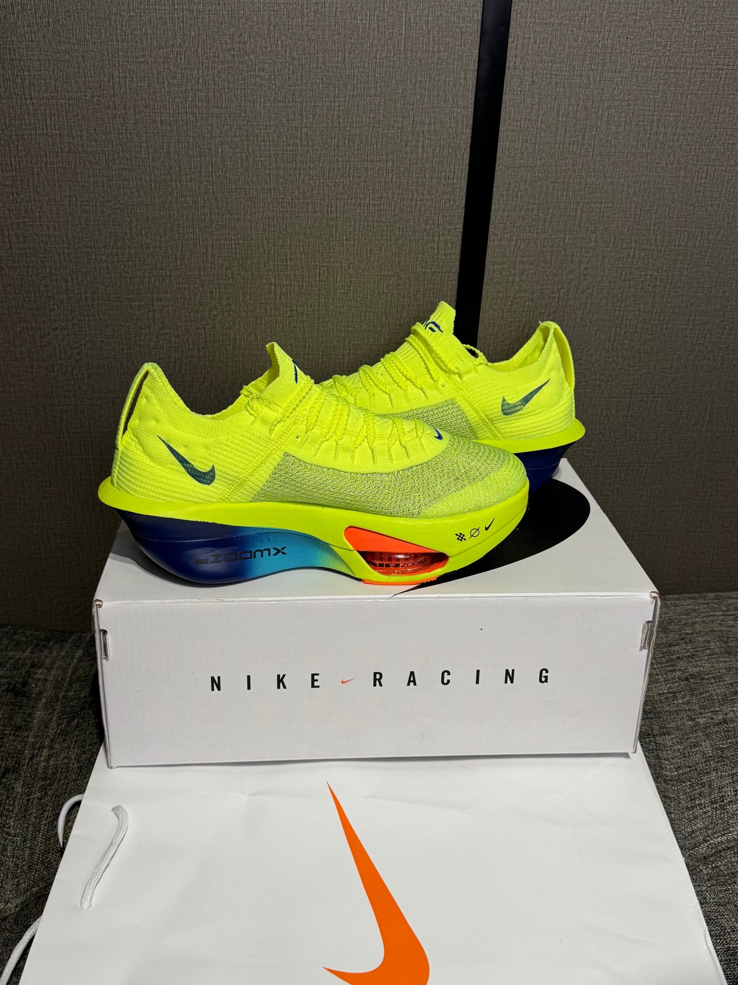 Nike Fly 3 Volt