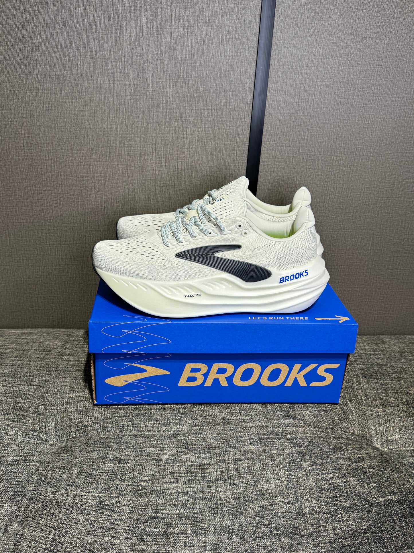 Brooks Sneakers
