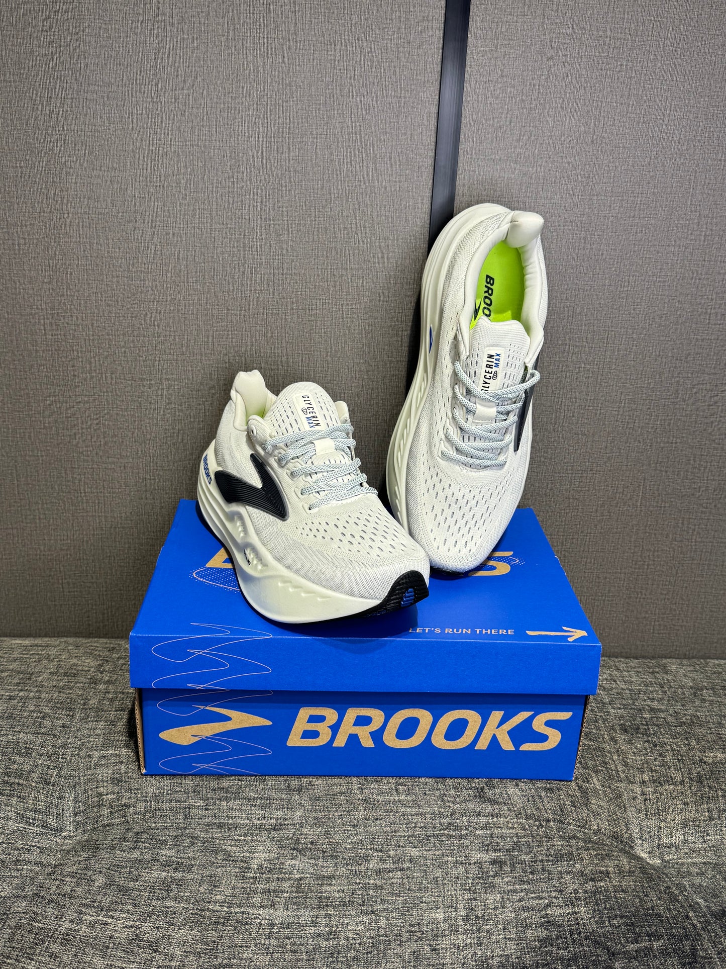 Brooks Sneakers