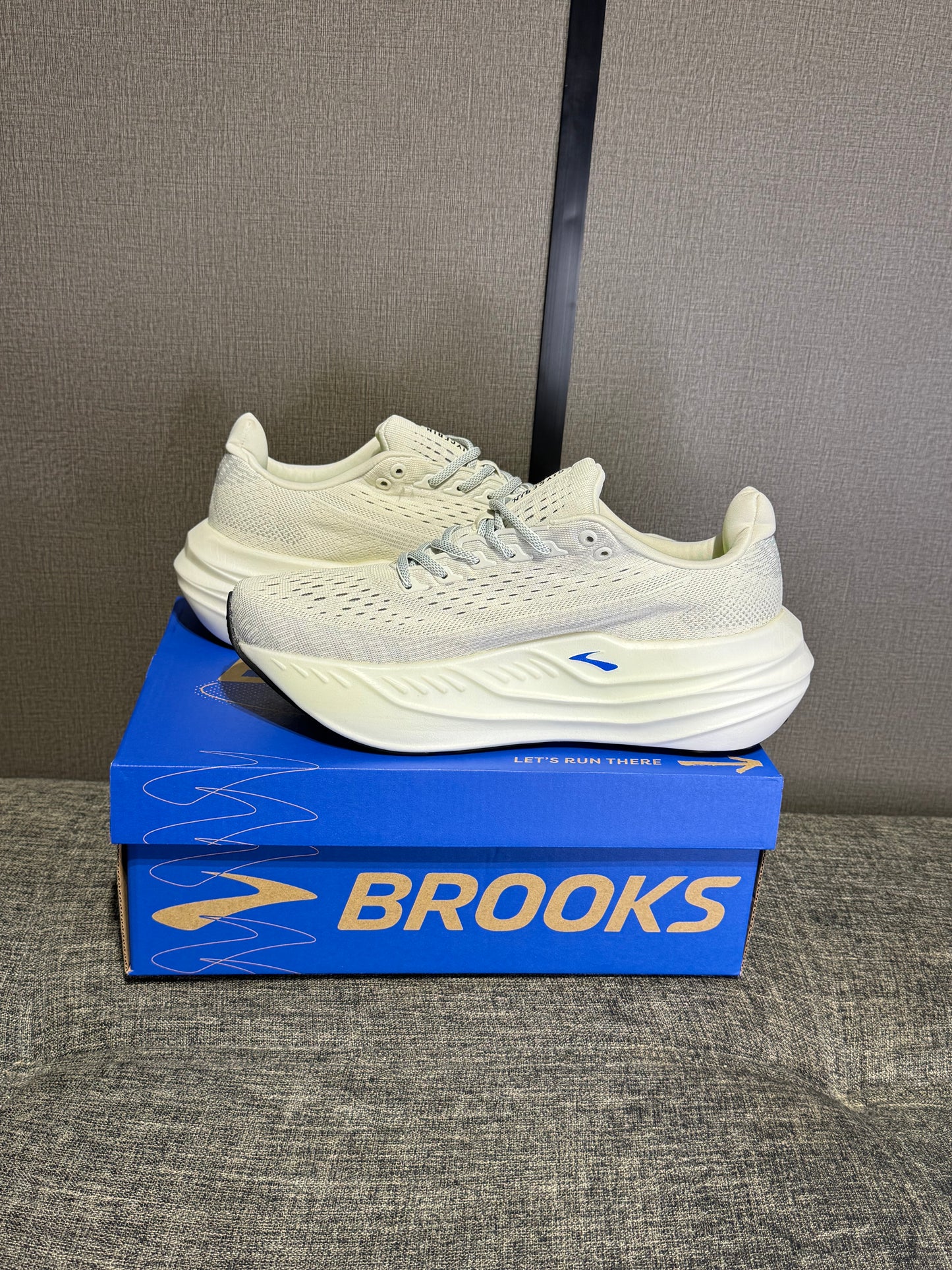 Brooks Sneakers