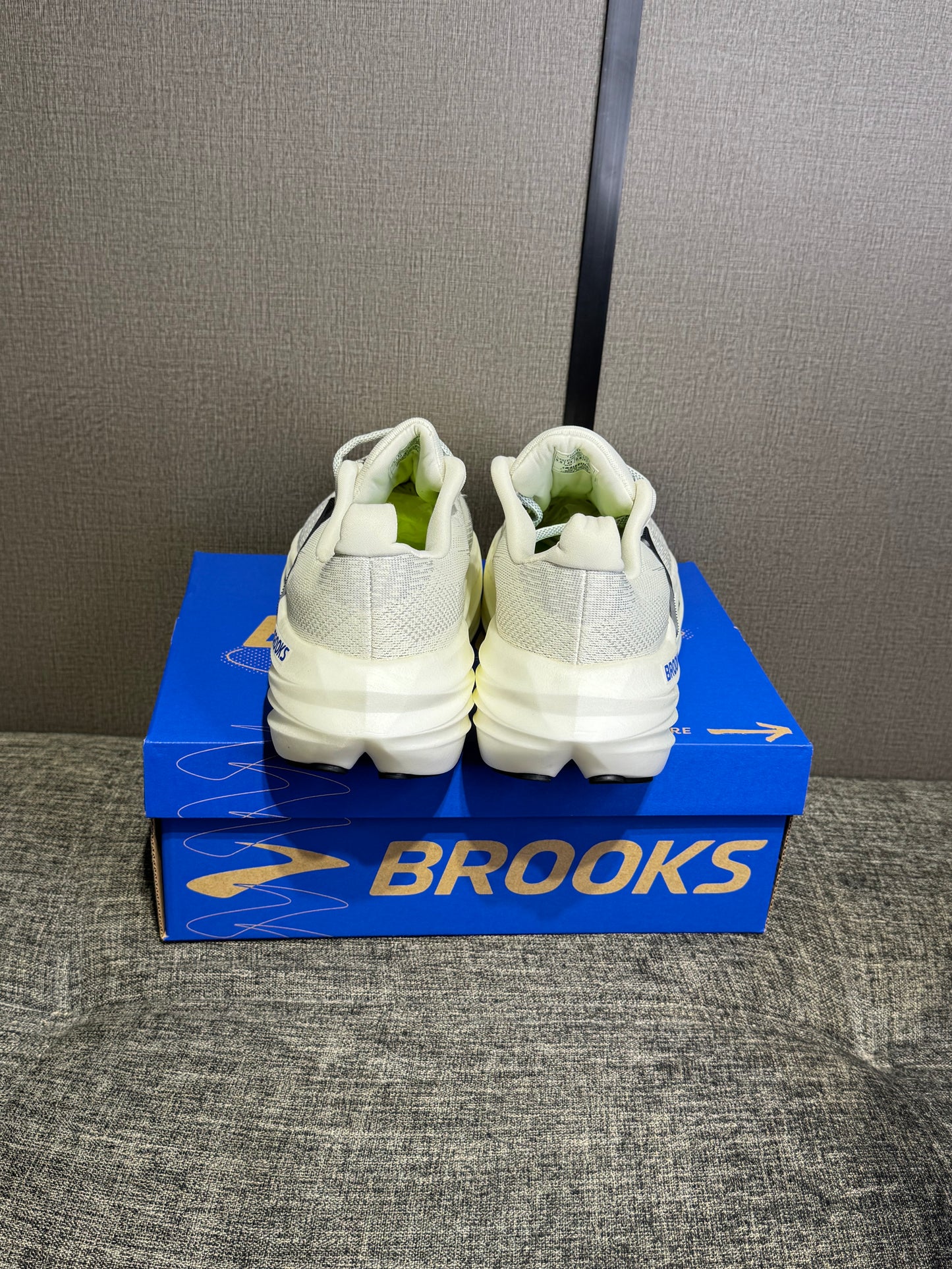 Brooks Sneakers