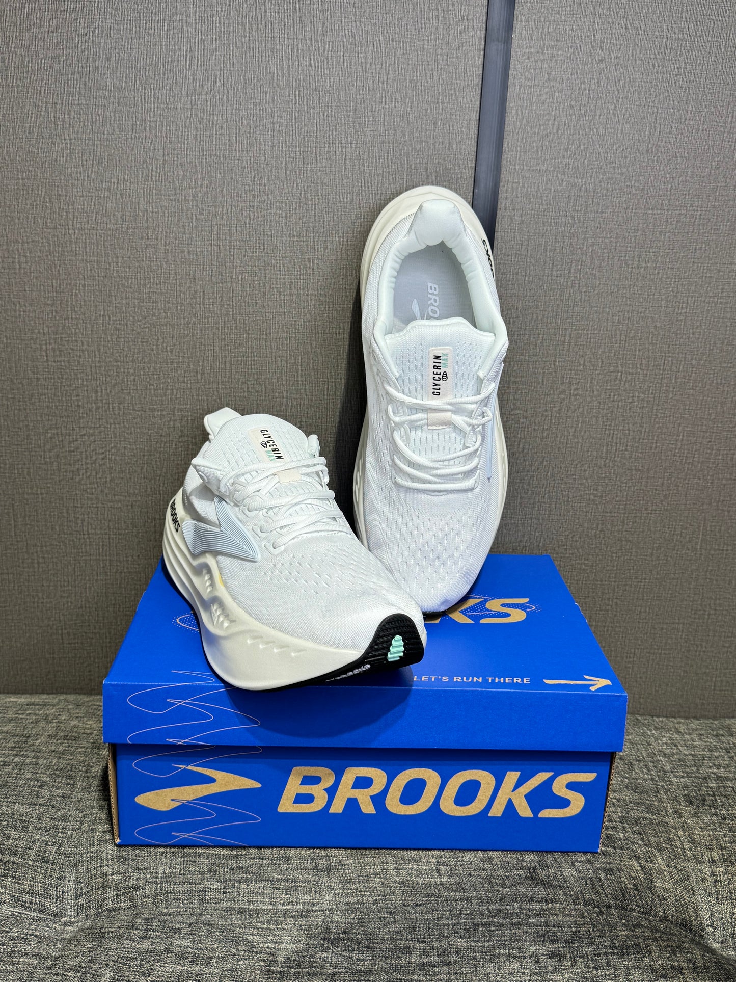 Brooks Sneakers