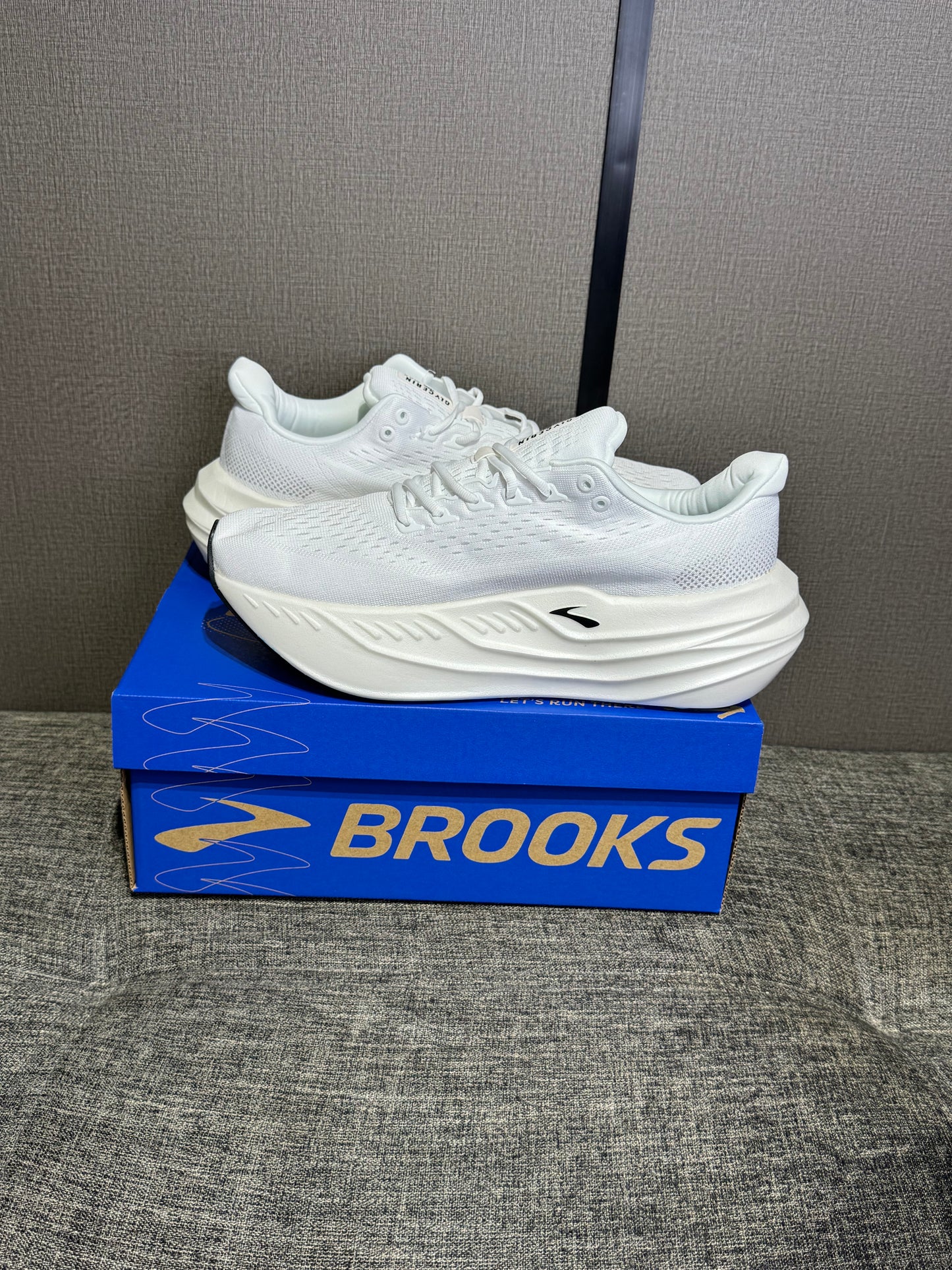 Brooks Sneakers