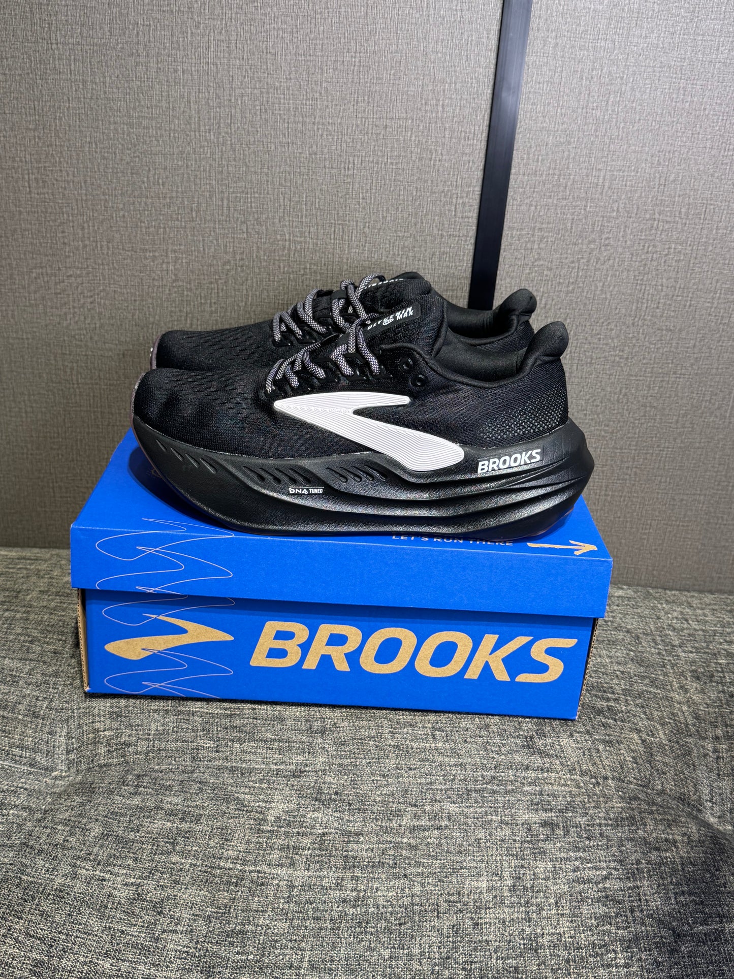 Brooks Sneakers