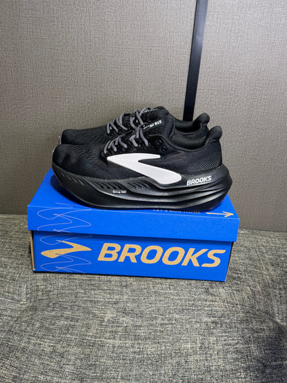 Brooks Sneakers