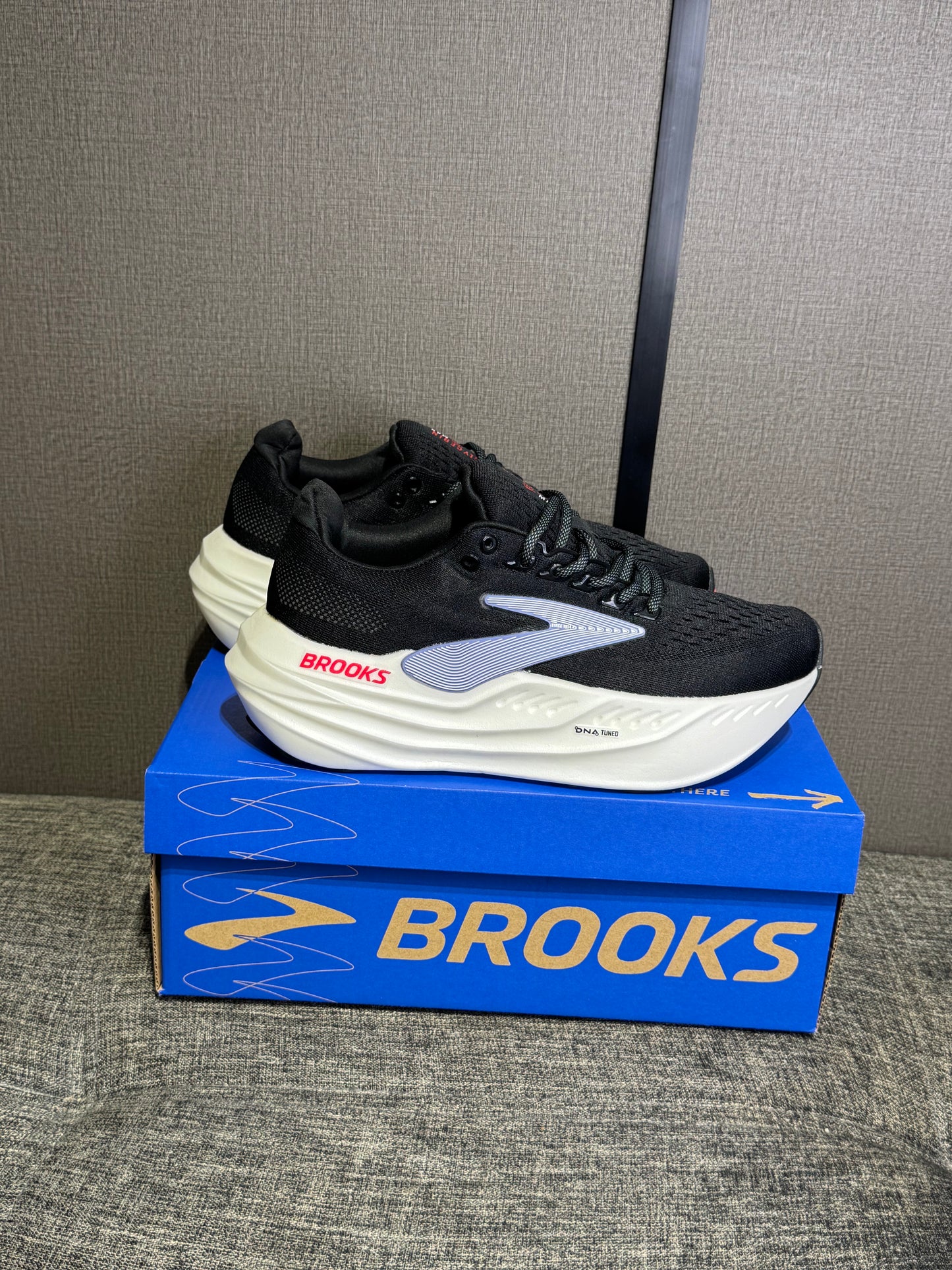 Brooks Sneakers
