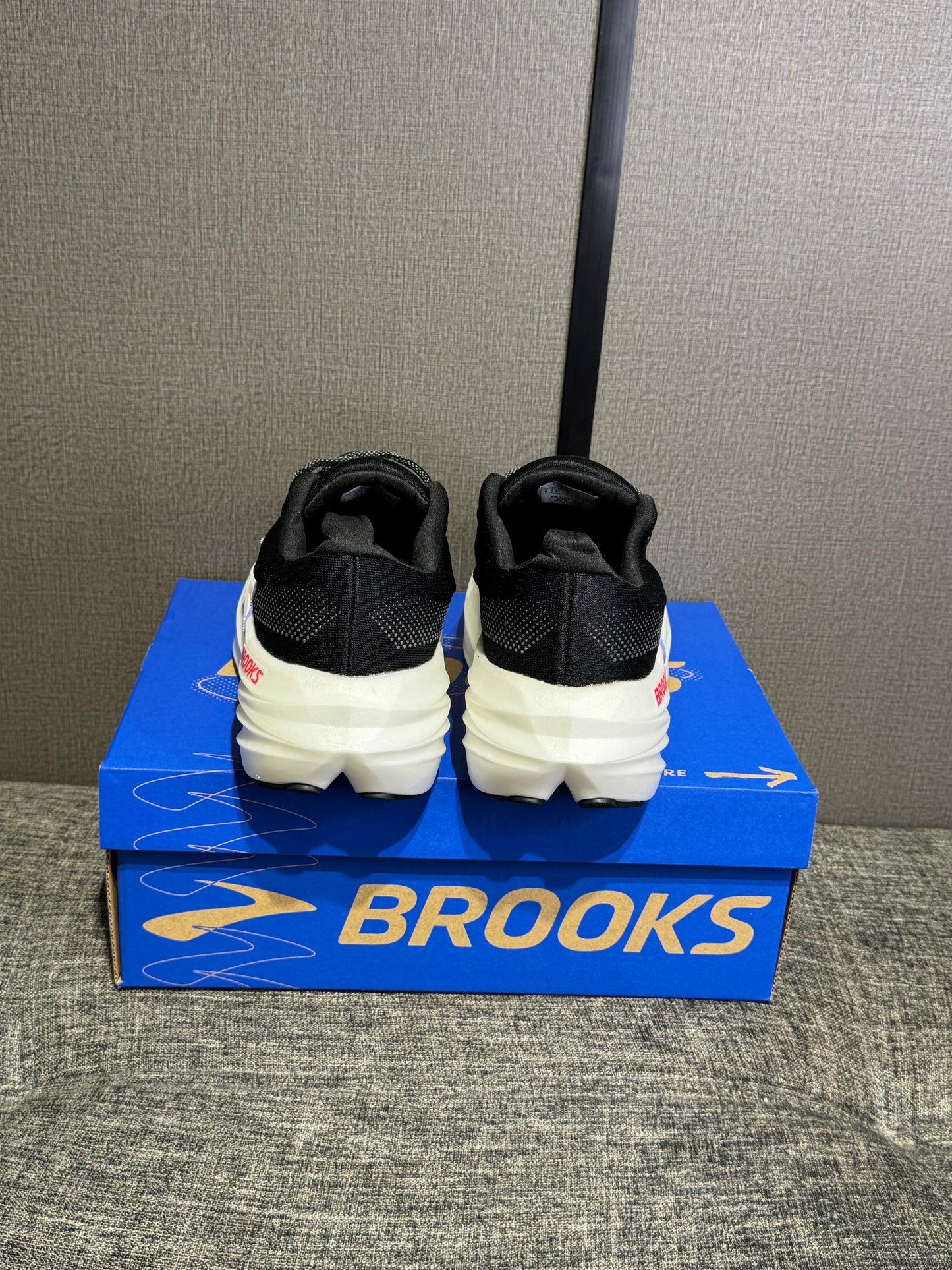 Brooks Sneakers