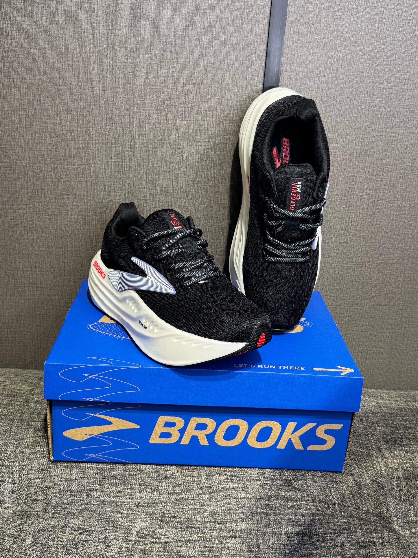 Brooks Sneakers